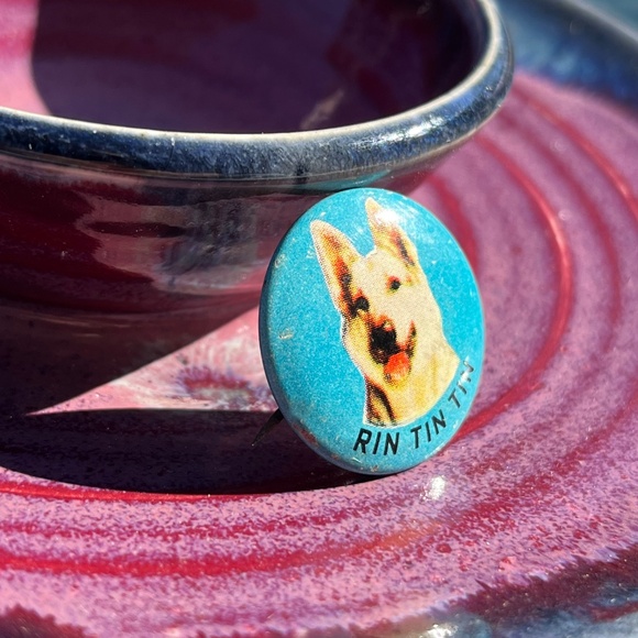 Vintage 1959 Rin Tin Tin Pin / Button / Badge - Picture 2 of 3